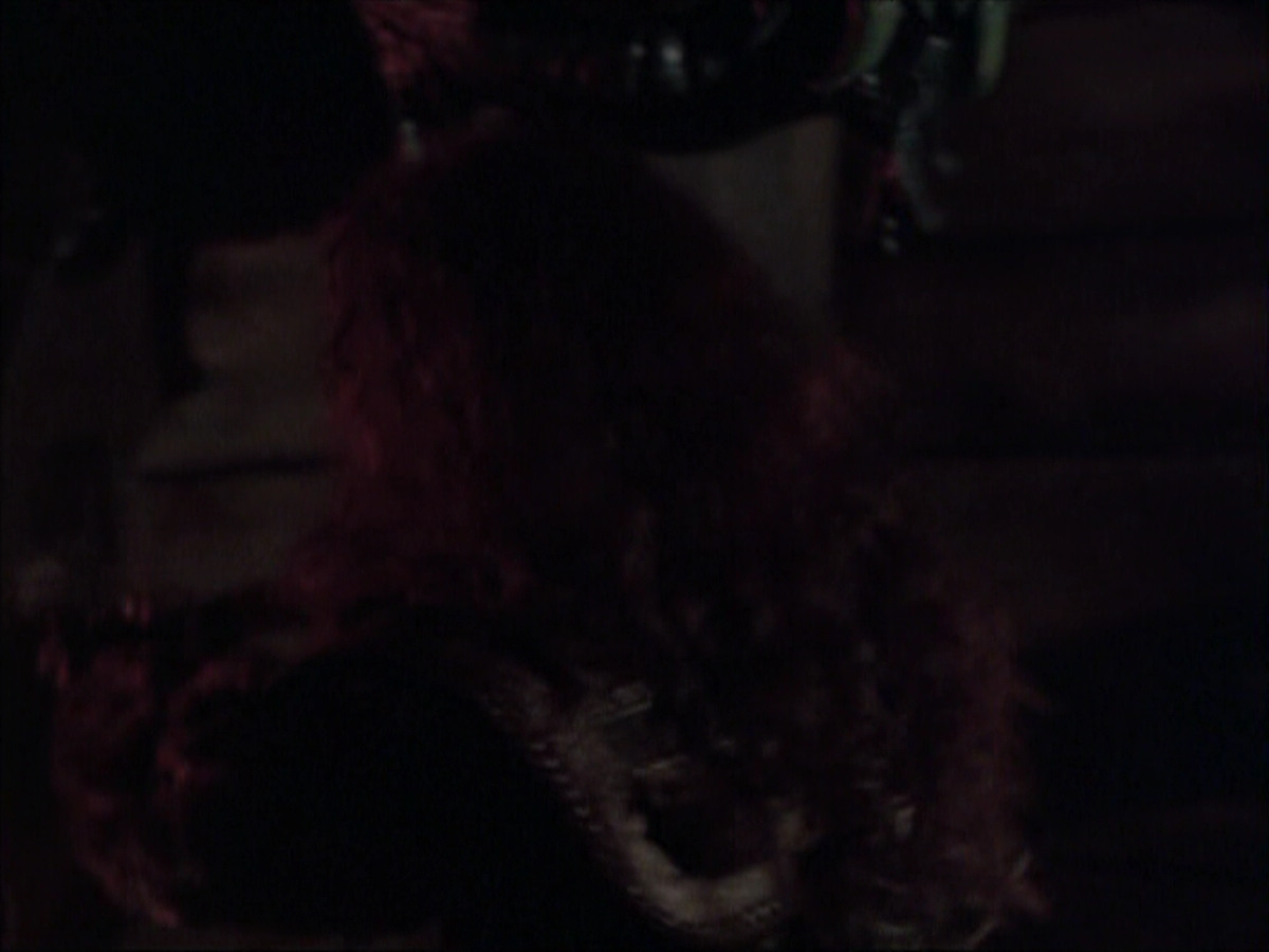 extant_StarTrek_VOY_6x03-BargeOfTheDead_01587.jpg