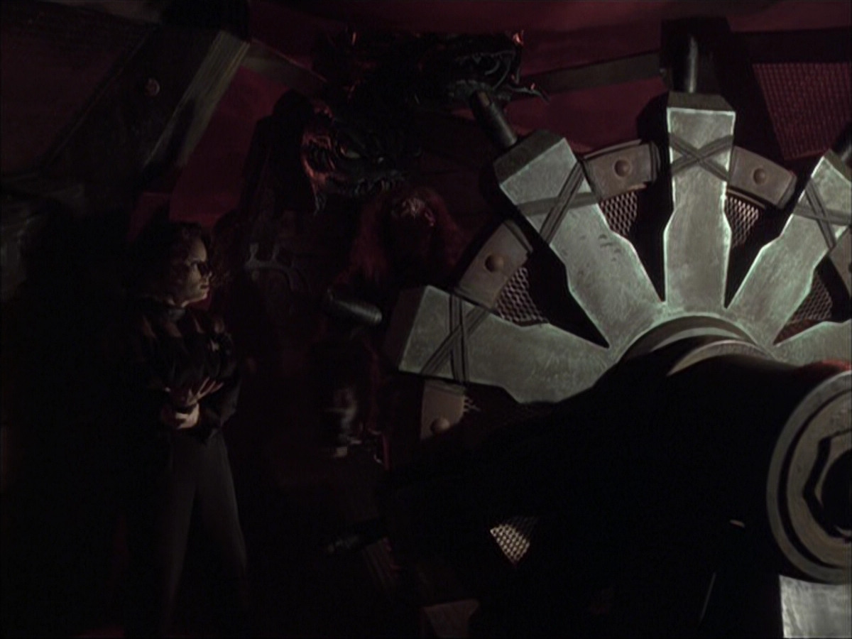 extant_StarTrek_VOY_6x03-BargeOfTheDead_01592.jpg