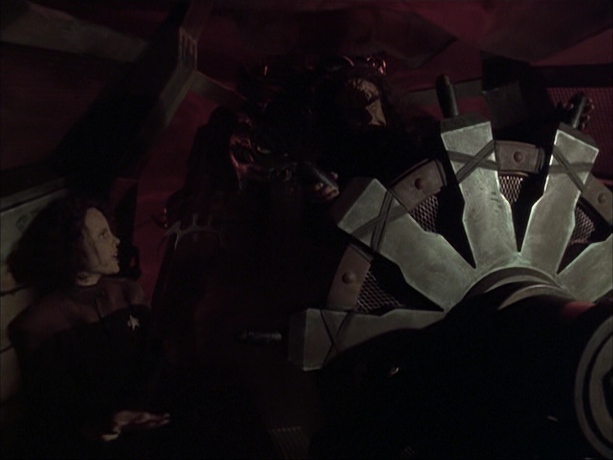 extant_StarTrek_VOY_6x03-BargeOfTheDead_01600.jpg