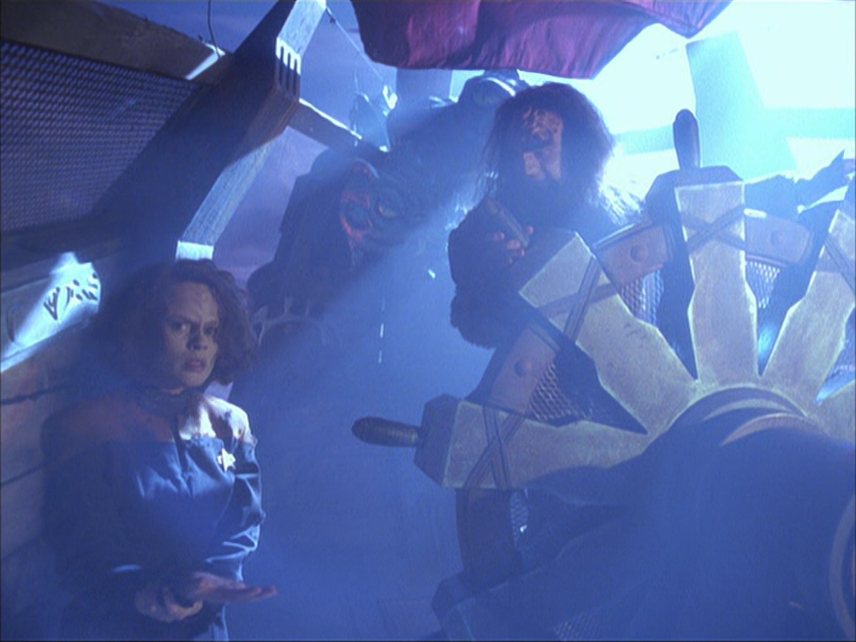 extant_StarTrek_VOY_6x03-BargeOfTheDead_01606.jpg