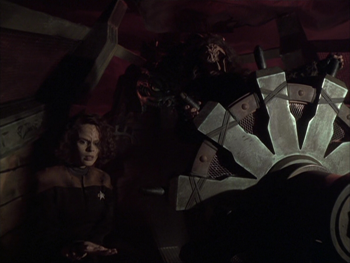 extant_StarTrek_VOY_6x03-BargeOfTheDead_01608.jpg