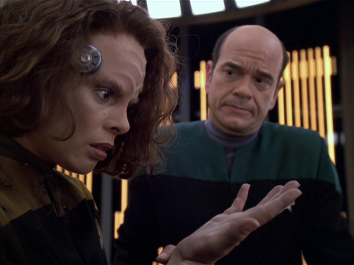 extant_StarTrek_VOY_6x03-BargeOfTheDead_01714.jpg
