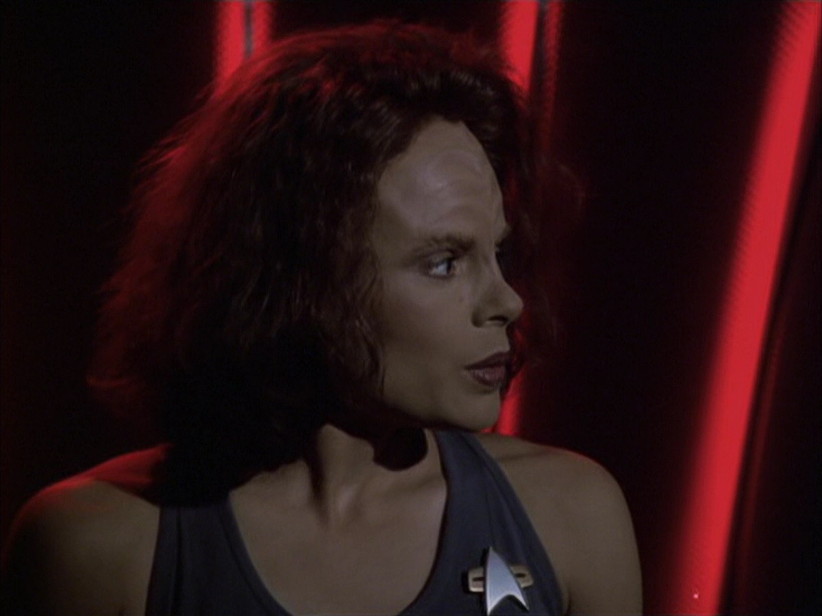 extant_StarTrek_VOY_6x03-BargeOfTheDead_01747.jpg