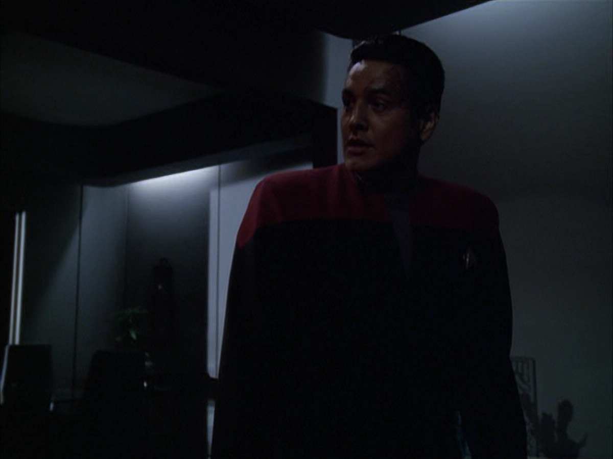 extant_StarTrek_VOY_6x03-BargeOfTheDead_01758.jpg