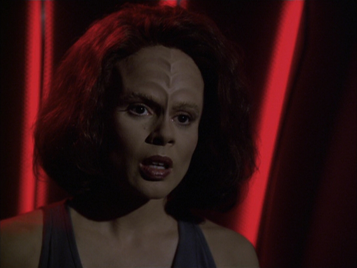 extant_StarTrek_VOY_6x03-BargeOfTheDead_01828.jpg