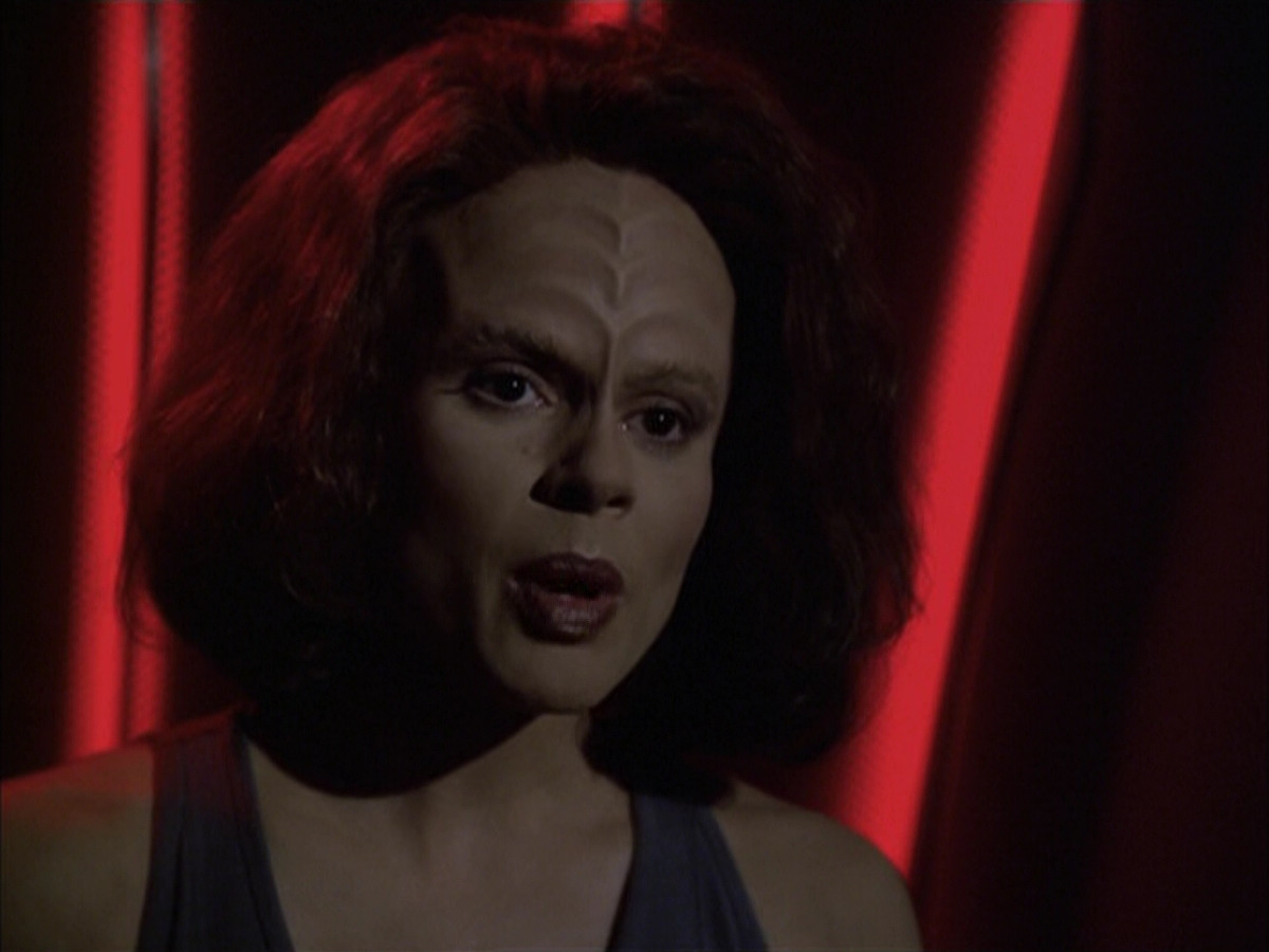 extant_StarTrek_VOY_6x03-BargeOfTheDead_01829.jpg