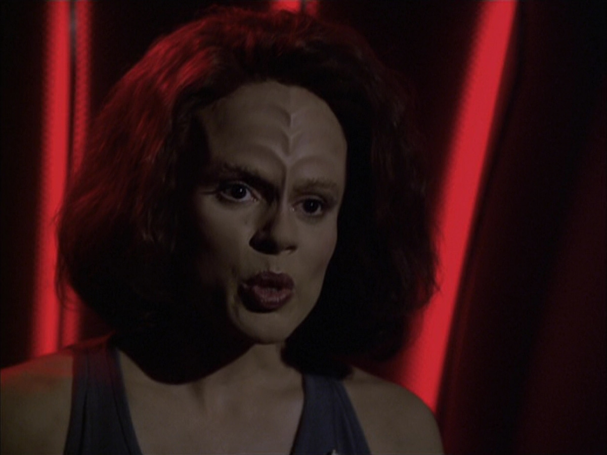 extant_StarTrek_VOY_6x03-BargeOfTheDead_01834.jpg