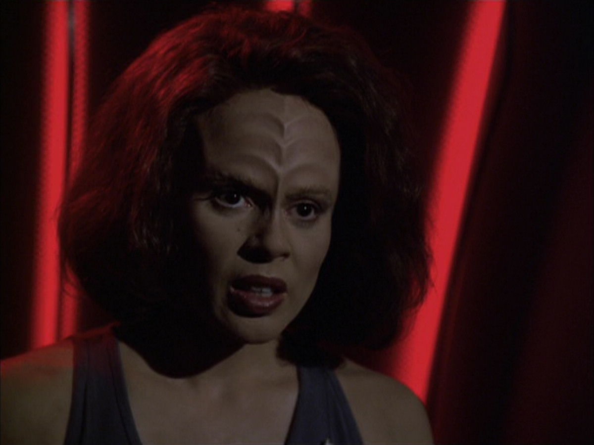 extant_StarTrek_VOY_6x03-BargeOfTheDead_01835.jpg