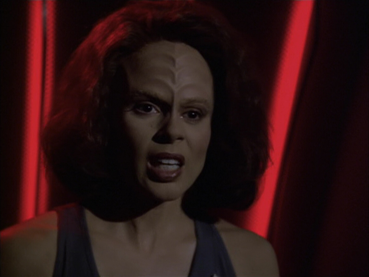 extant_StarTrek_VOY_6x03-BargeOfTheDead_01851.jpg