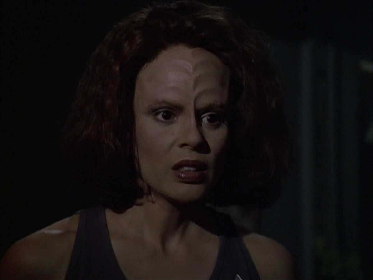 extant_StarTrek_VOY_6x03-BargeOfTheDead_01859.jpg