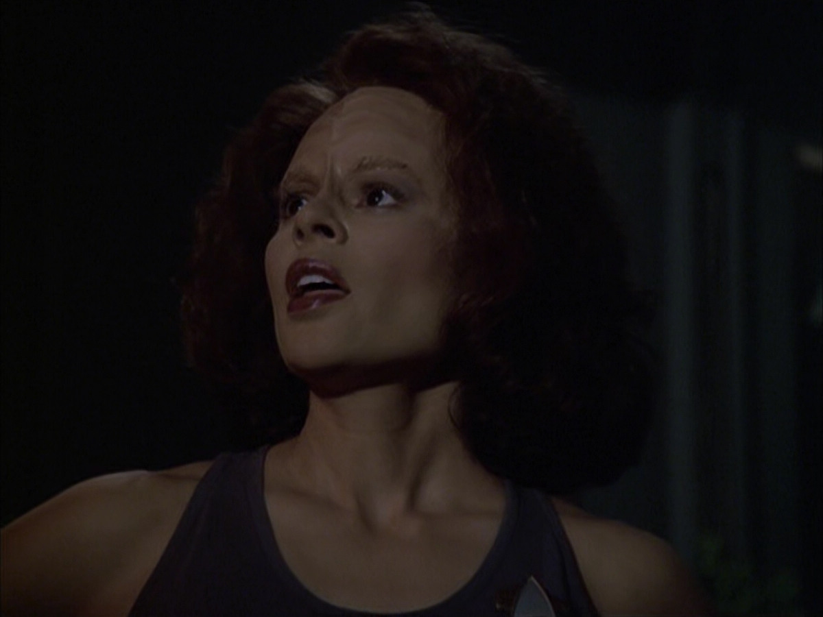extant_StarTrek_VOY_6x03-BargeOfTheDead_01861.jpg