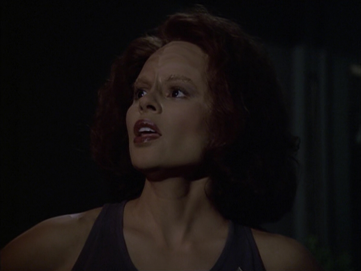 extant_StarTrek_VOY_6x03-BargeOfTheDead_01862.jpg