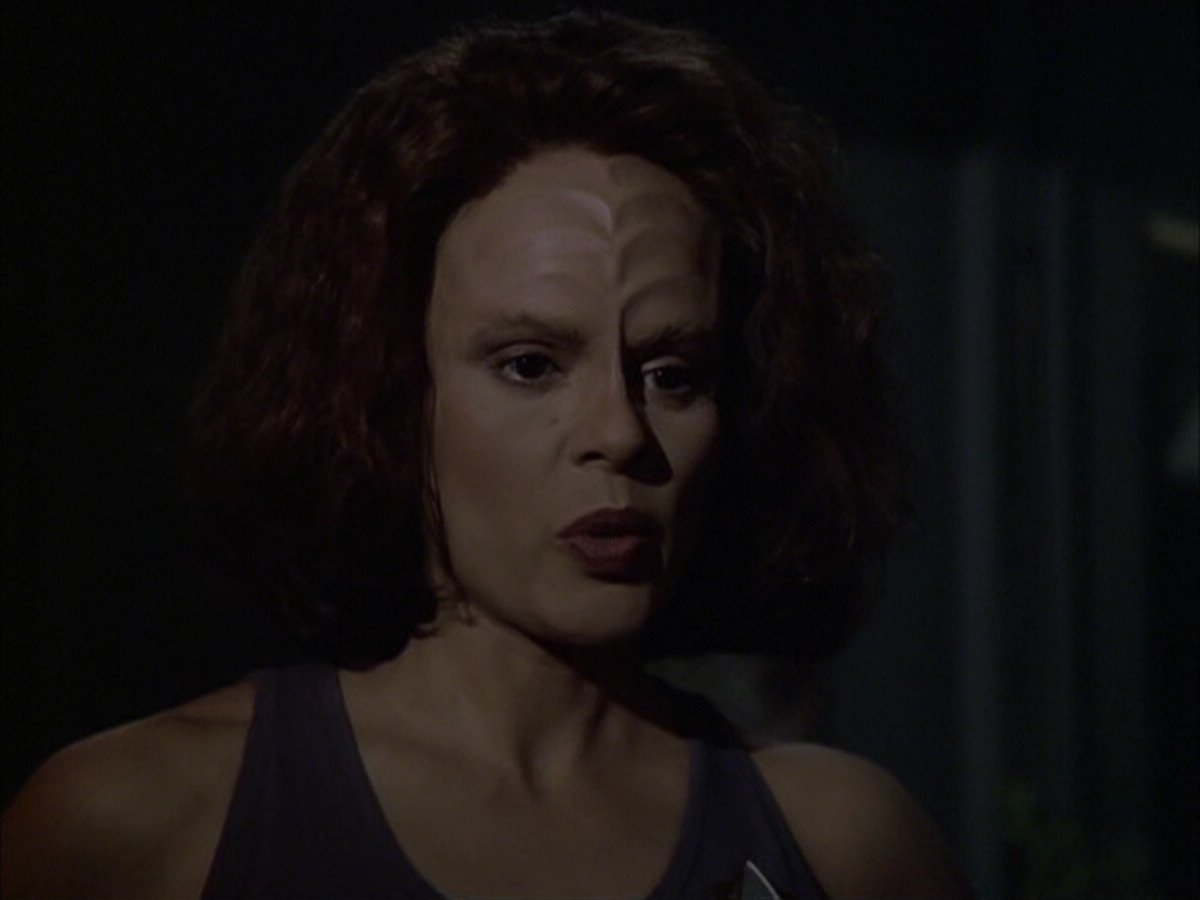 extant_StarTrek_VOY_6x03-BargeOfTheDead_01867.jpg