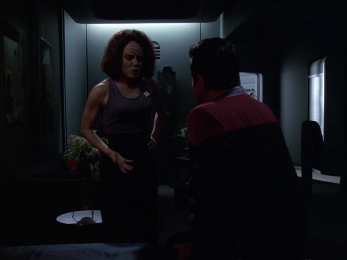extant_StarTrek_VOY_6x03-BargeOfTheDead_01877.jpg