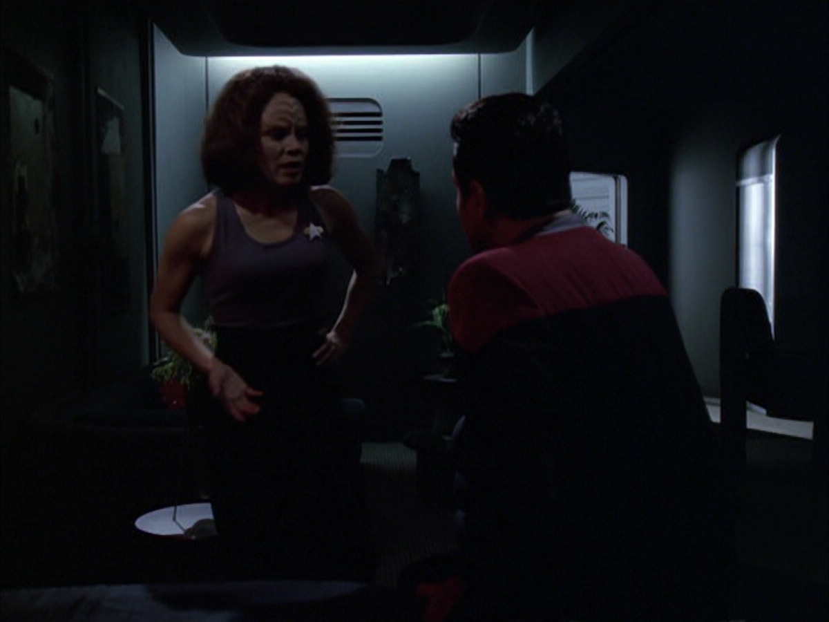 extant_StarTrek_VOY_6x03-BargeOfTheDead_01883.jpg