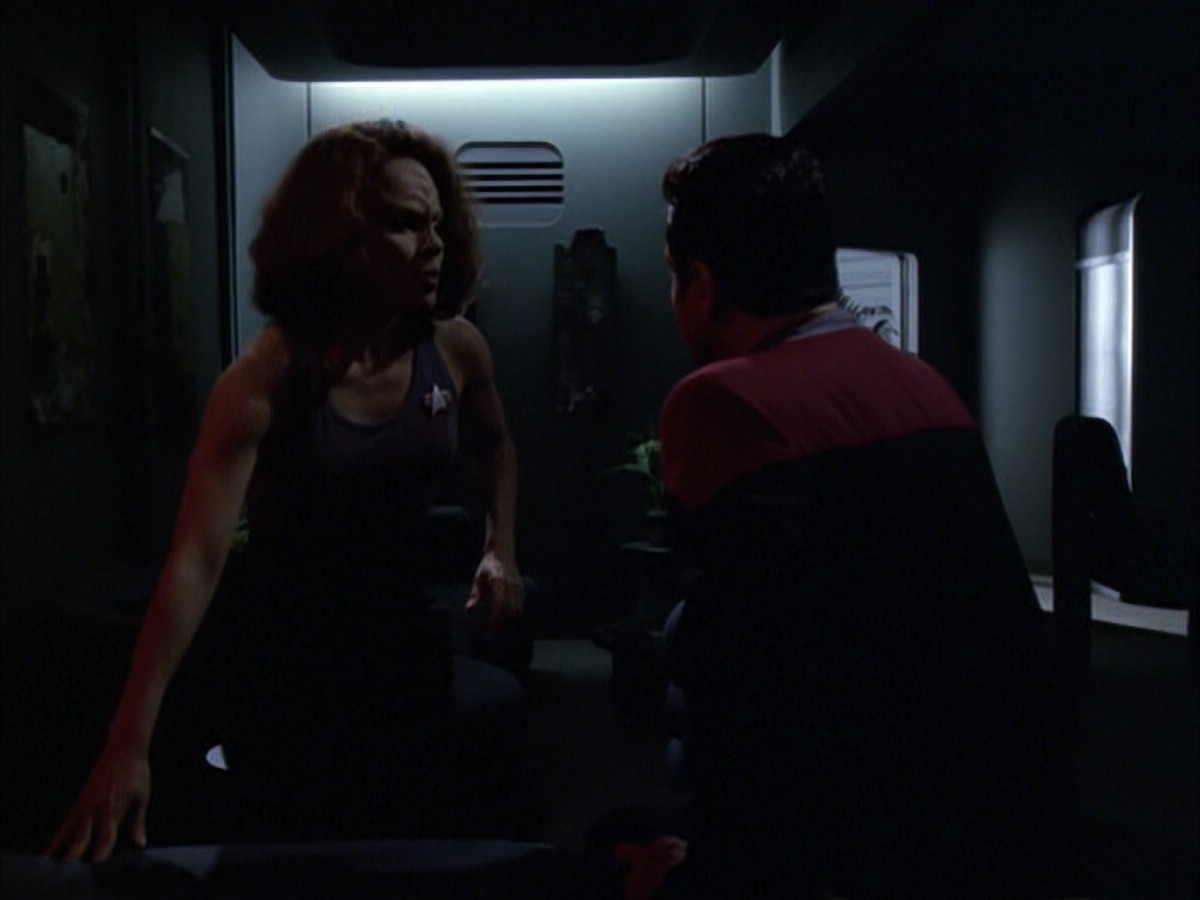 extant_StarTrek_VOY_6x03-BargeOfTheDead_01884.jpg