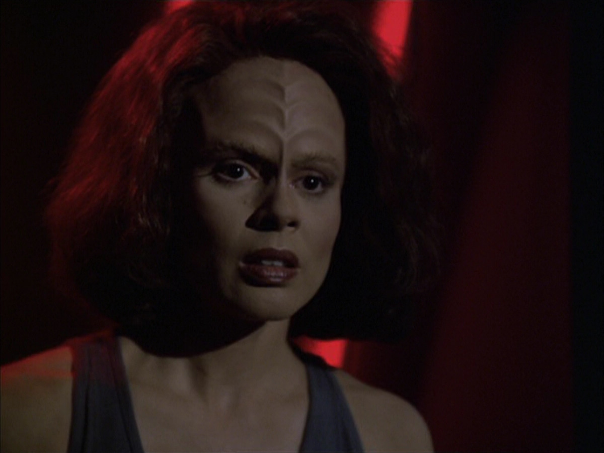 extant_StarTrek_VOY_6x03-BargeOfTheDead_01917.jpg