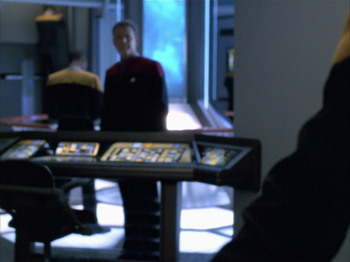 extant_StarTrek_VOY_6x03-BargeOfTheDead_01978.jpg