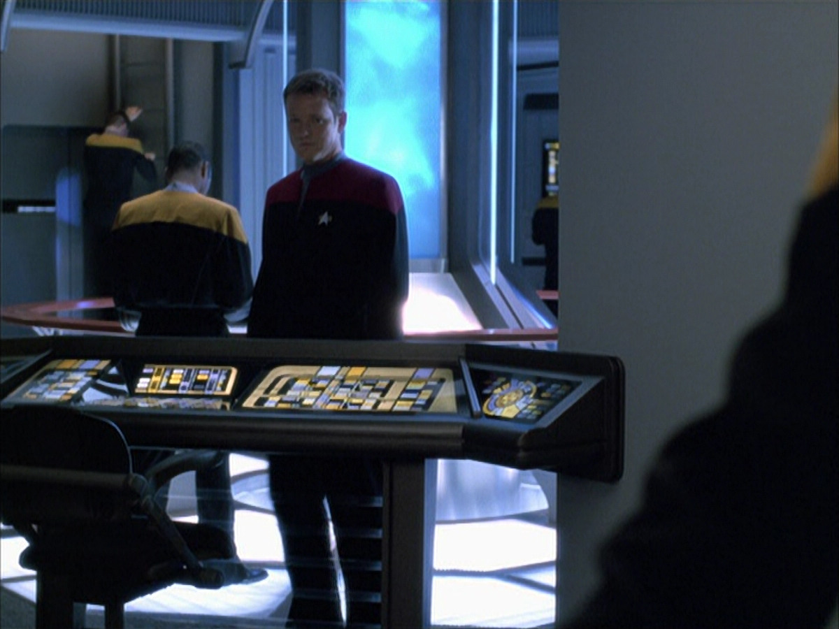 extant_StarTrek_VOY_6x03-BargeOfTheDead_01981.jpg