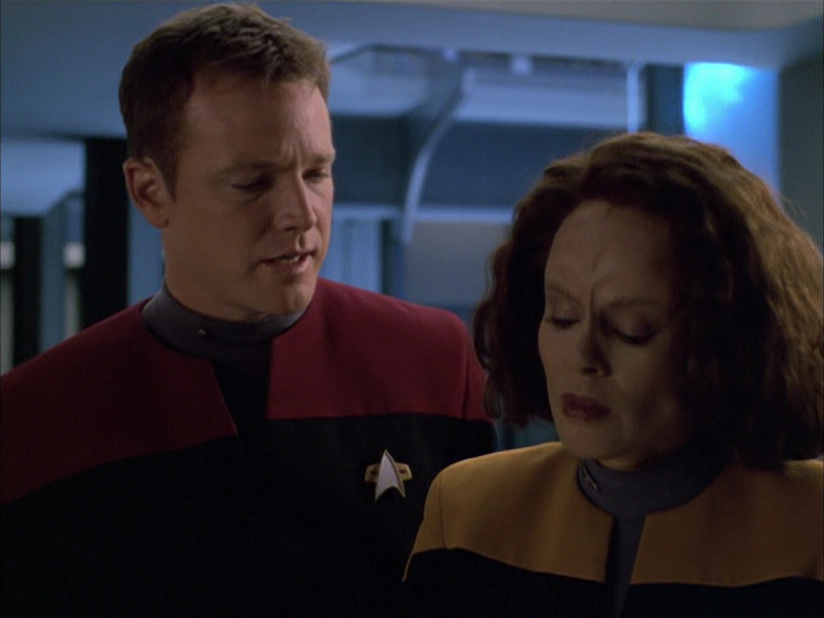 extant_StarTrek_VOY_6x03-BargeOfTheDead_02025.jpg