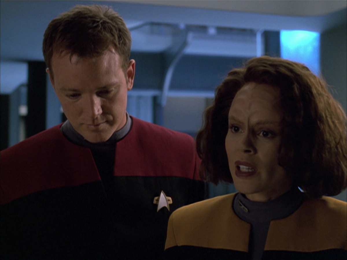 extant_StarTrek_VOY_6x03-BargeOfTheDead_02038.jpg