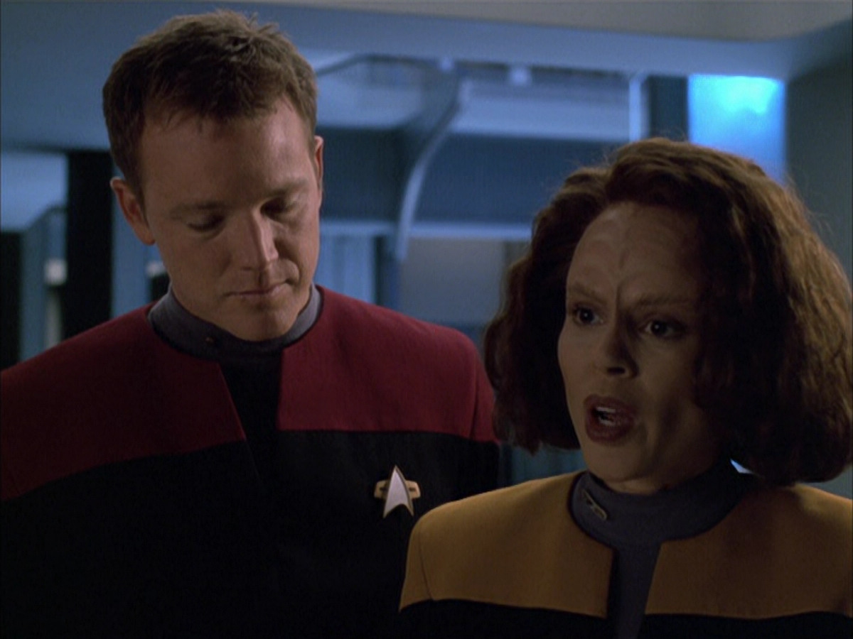 extant_StarTrek_VOY_6x03-BargeOfTheDead_02041.jpg