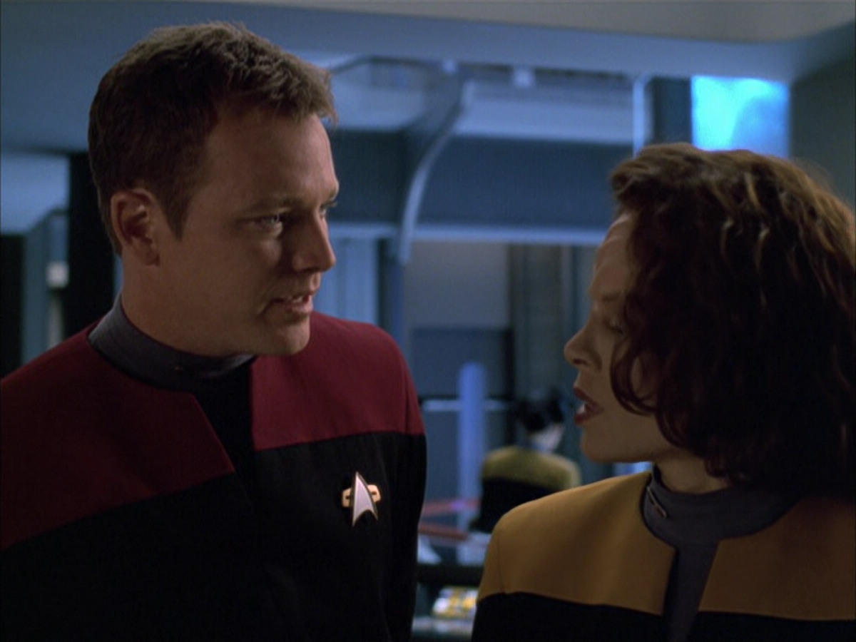 extant_StarTrek_VOY_6x03-BargeOfTheDead_02054.jpg