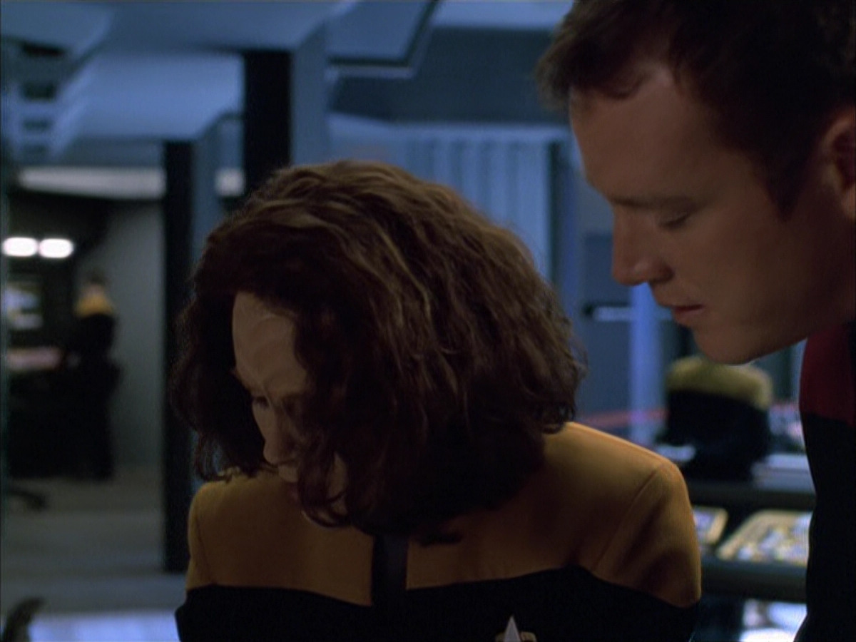 extant_StarTrek_VOY_6x03-BargeOfTheDead_02058.jpg