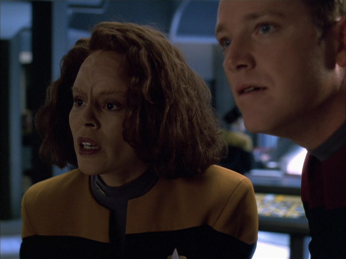 extant_StarTrek_VOY_6x03-BargeOfTheDead_02060.jpg
