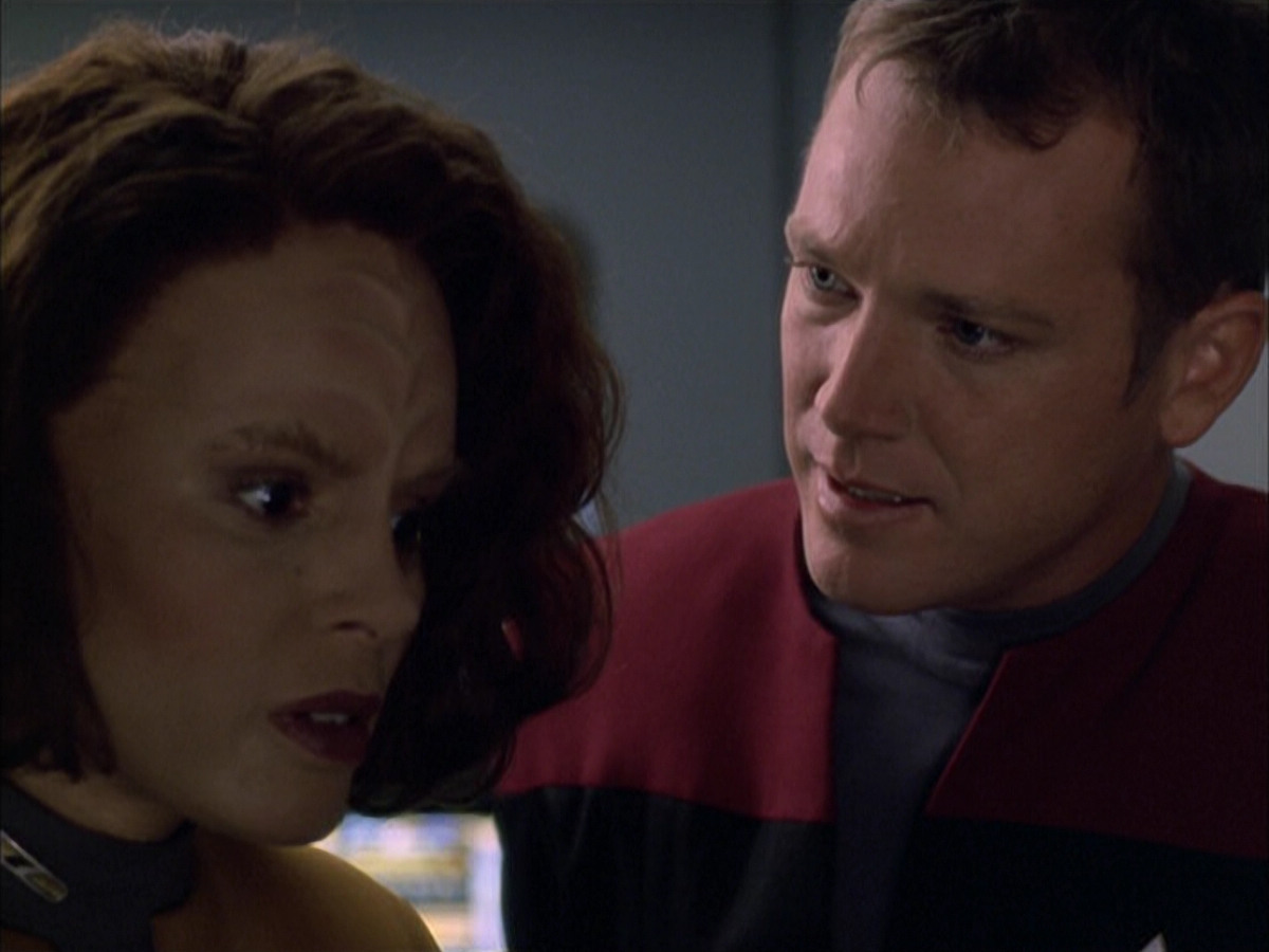 extant_StarTrek_VOY_6x03-BargeOfTheDead_02134.jpg