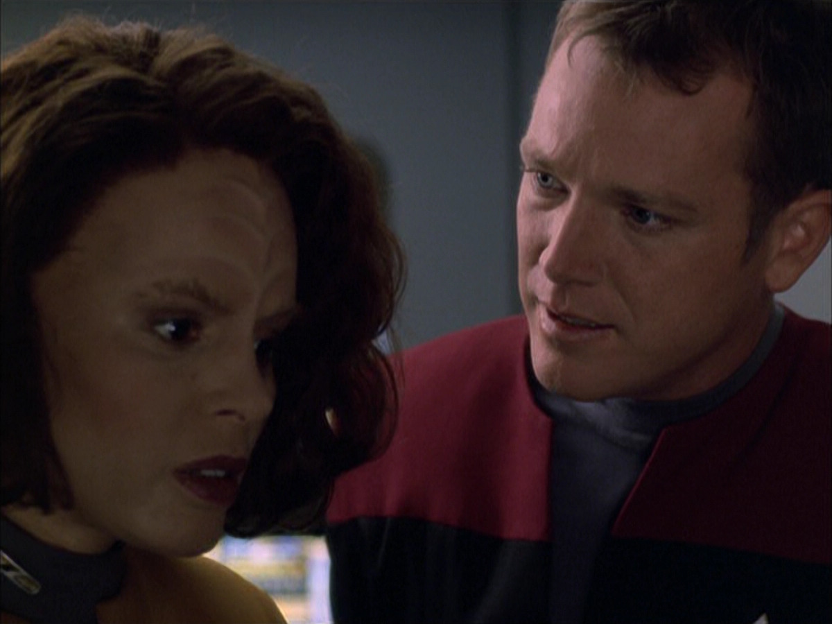 extant_StarTrek_VOY_6x03-BargeOfTheDead_02135.jpg