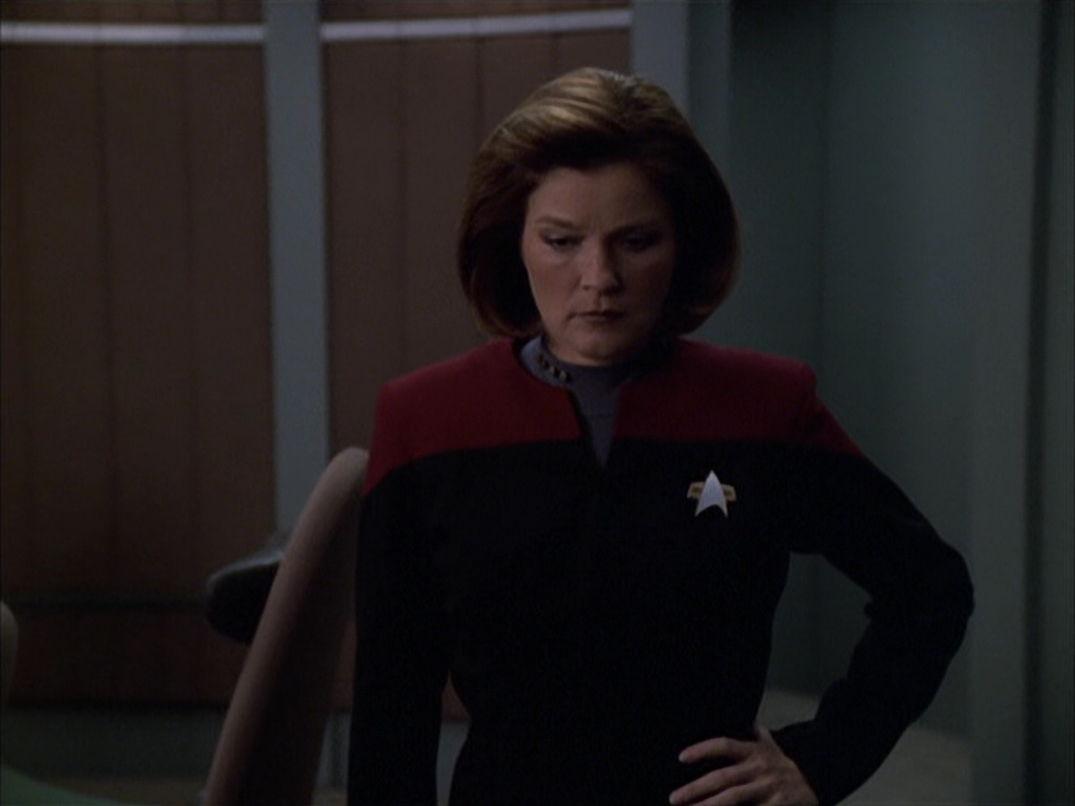 extant_StarTrek_VOY_6x03-BargeOfTheDead_02139.jpg