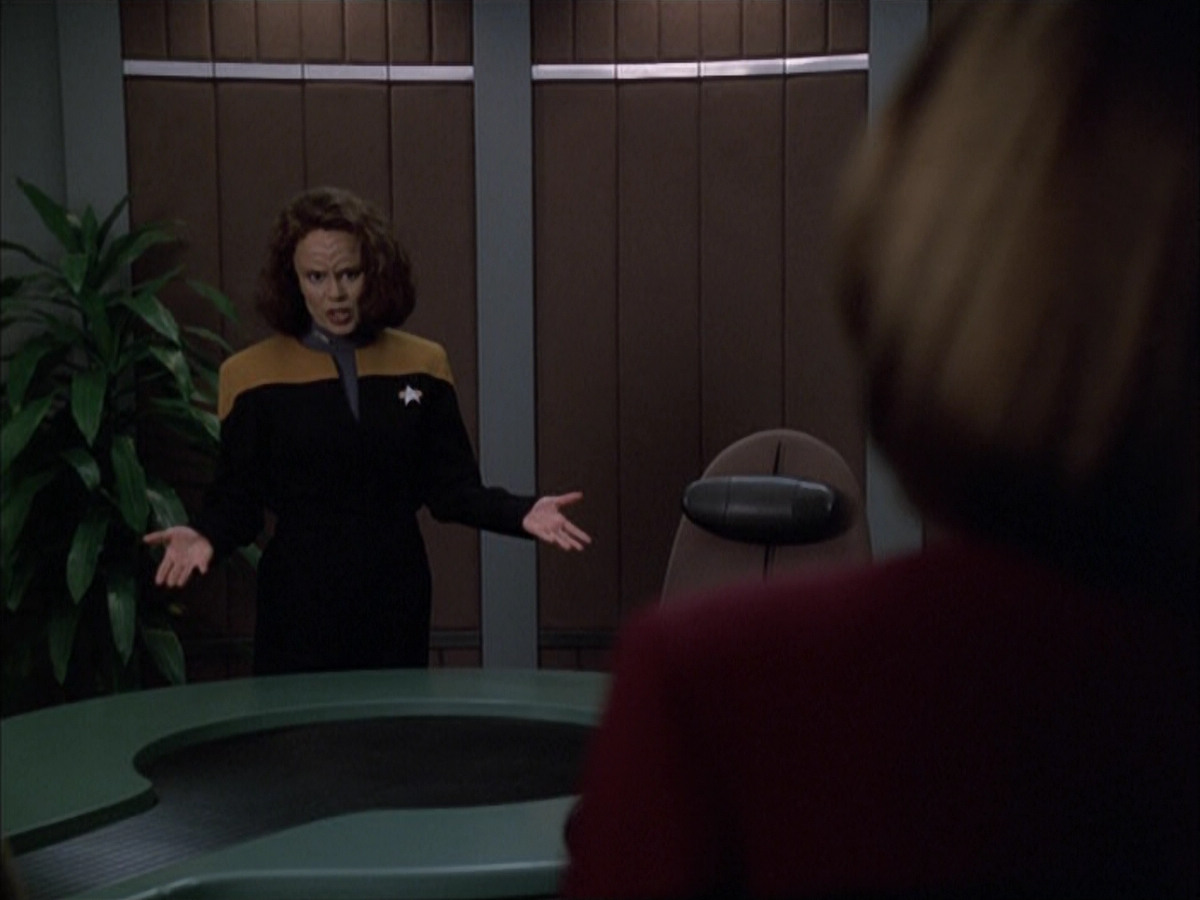 extant_StarTrek_VOY_6x03-BargeOfTheDead_02151.jpg