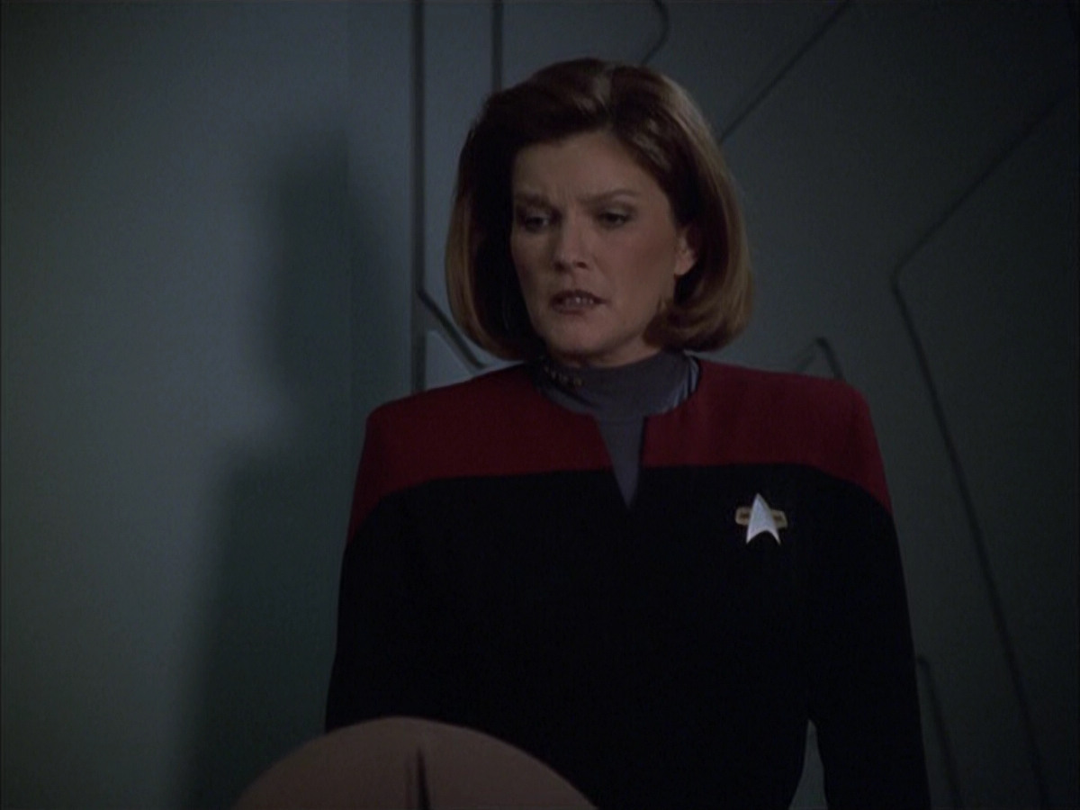 extant_StarTrek_VOY_6x03-BargeOfTheDead_02152.jpg