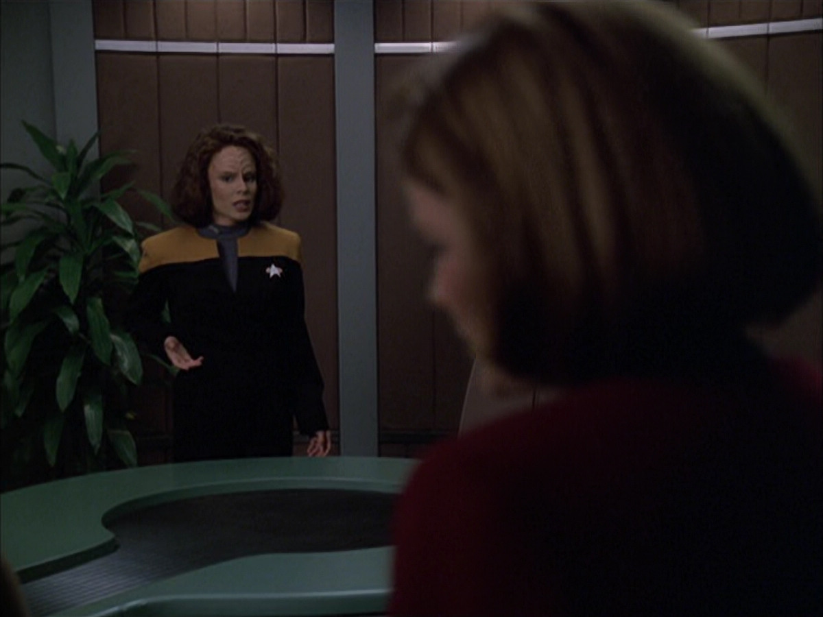 extant_StarTrek_VOY_6x03-BargeOfTheDead_02163.jpg
