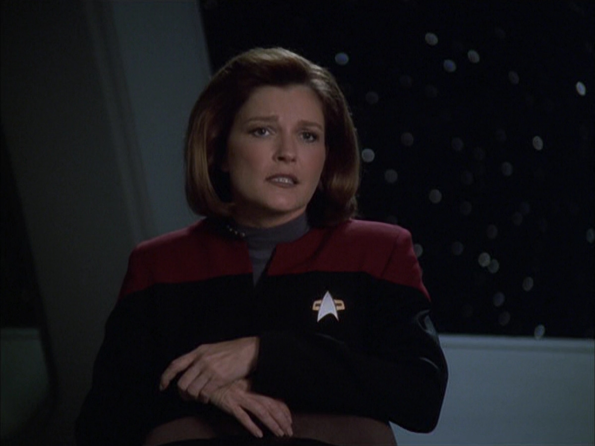 extant_StarTrek_VOY_6x03-BargeOfTheDead_02181.jpg