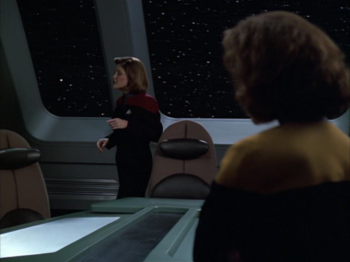 extant_StarTrek_VOY_6x03-BargeOfTheDead_02188.jpg