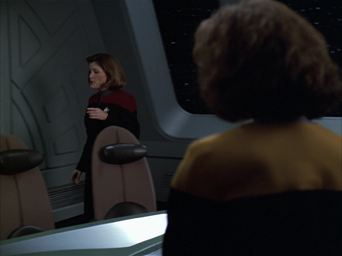 extant_StarTrek_VOY_6x03-BargeOfTheDead_02190.jpg