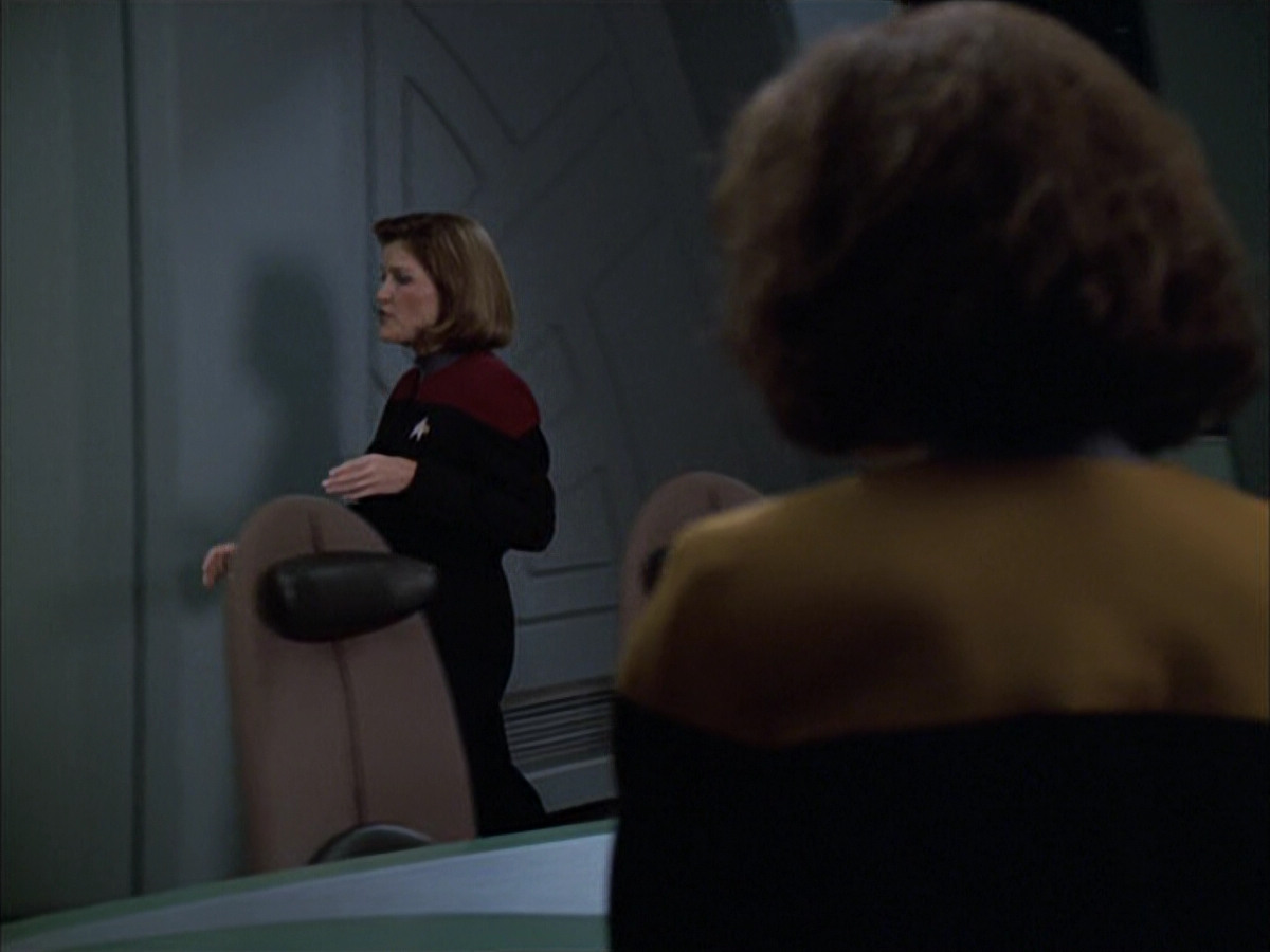 extant_StarTrek_VOY_6x03-BargeOfTheDead_02191.jpg