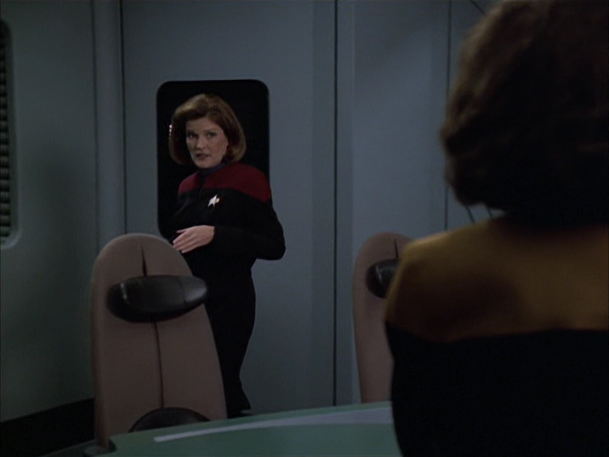 extant_StarTrek_VOY_6x03-BargeOfTheDead_02193.jpg