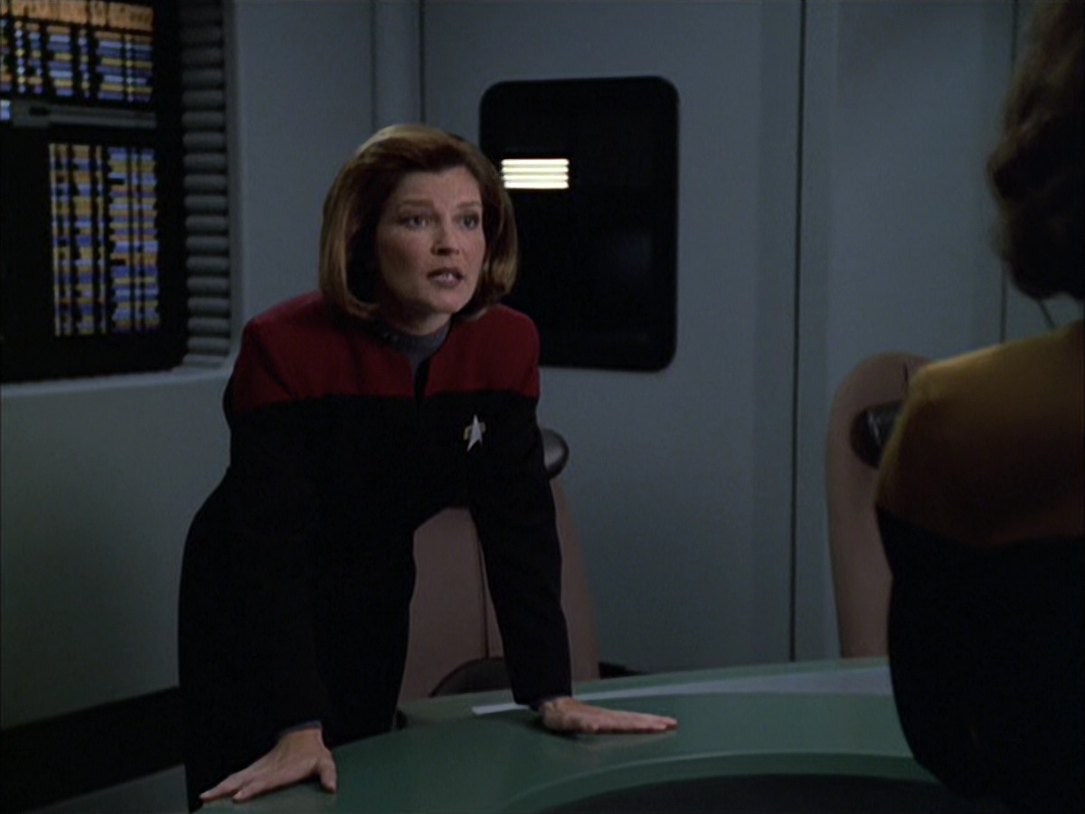 extant_StarTrek_VOY_6x03-BargeOfTheDead_02197.jpg