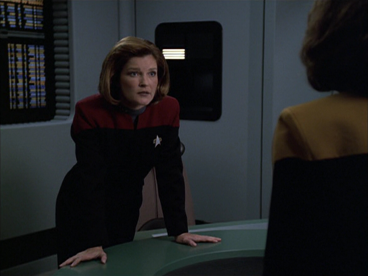 extant_StarTrek_VOY_6x03-BargeOfTheDead_02205.jpg