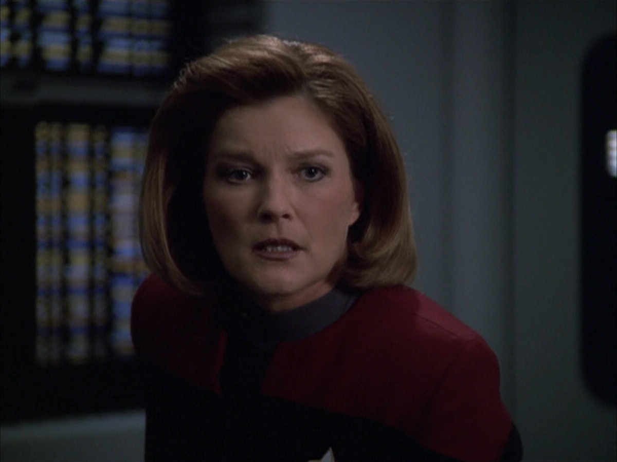 extant_StarTrek_VOY_6x03-BargeOfTheDead_02251.jpg
