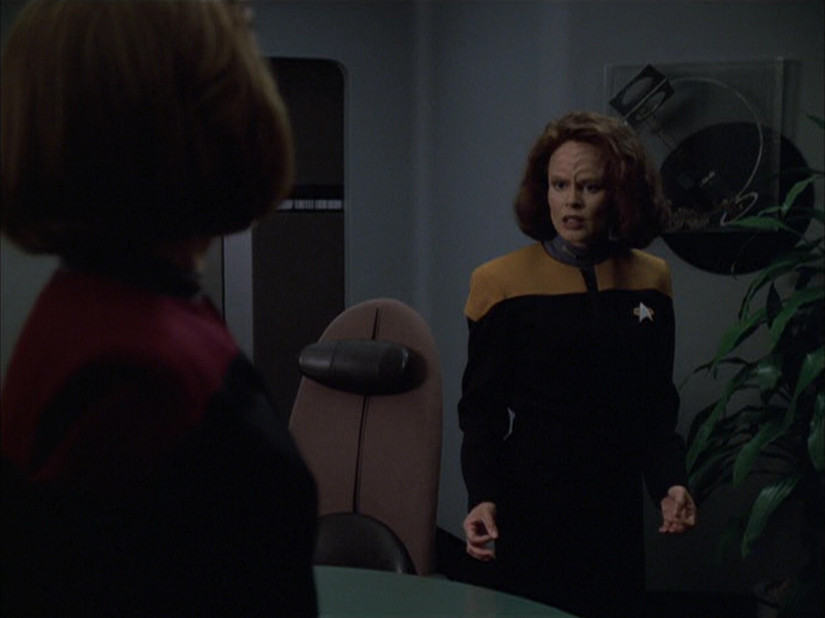 extant_StarTrek_VOY_6x03-BargeOfTheDead_02254.jpg