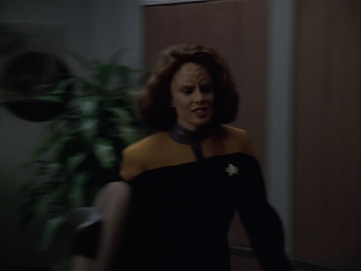 extant_StarTrek_VOY_6x03-BargeOfTheDead_02258.jpg