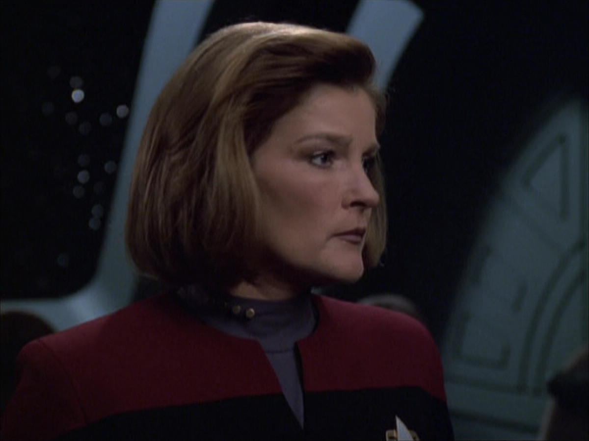 extant_StarTrek_VOY_6x03-BargeOfTheDead_02259.jpg