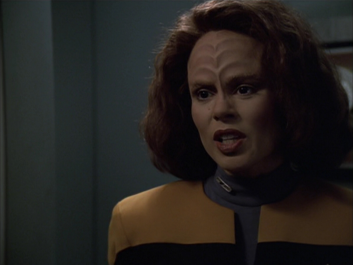 extant_StarTrek_VOY_6x03-BargeOfTheDead_02266.jpg