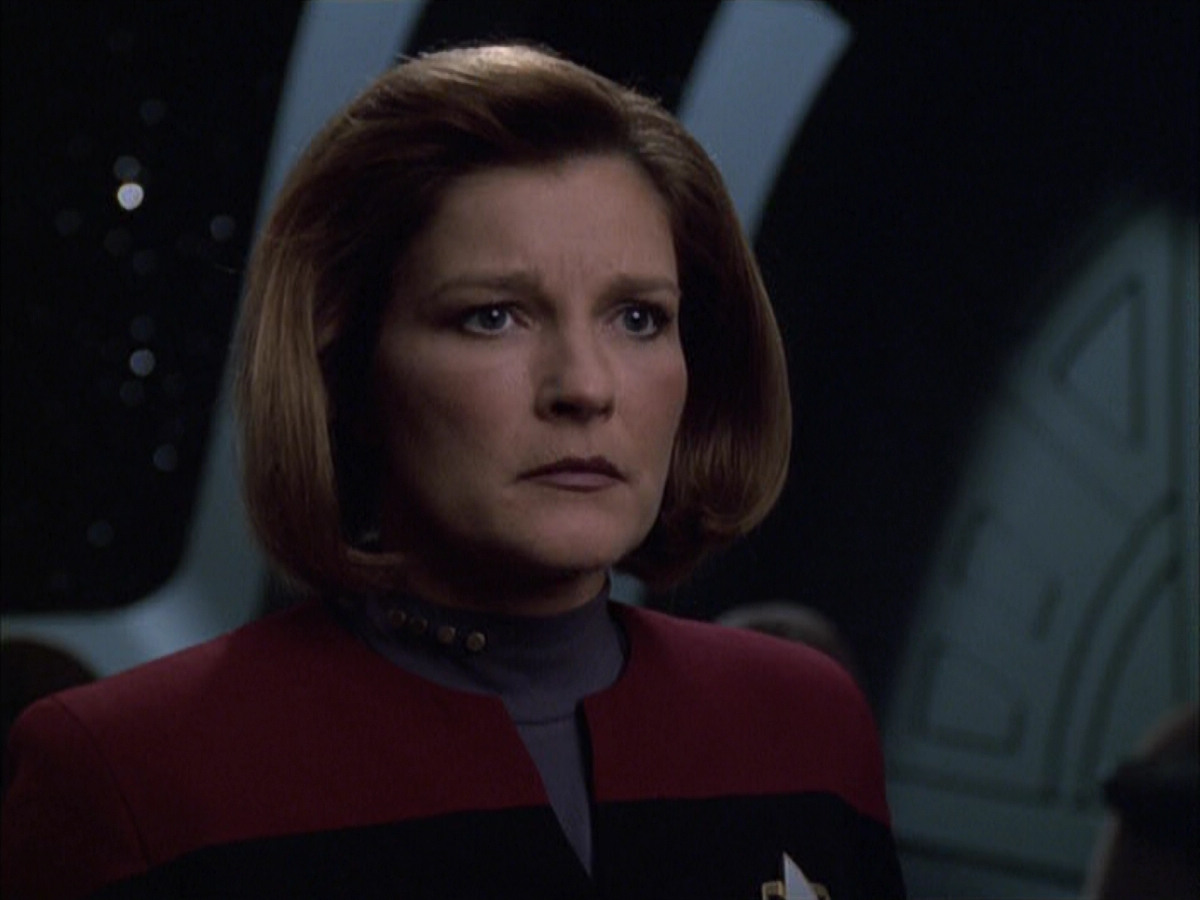 extant_StarTrek_VOY_6x03-BargeOfTheDead_02267.jpg