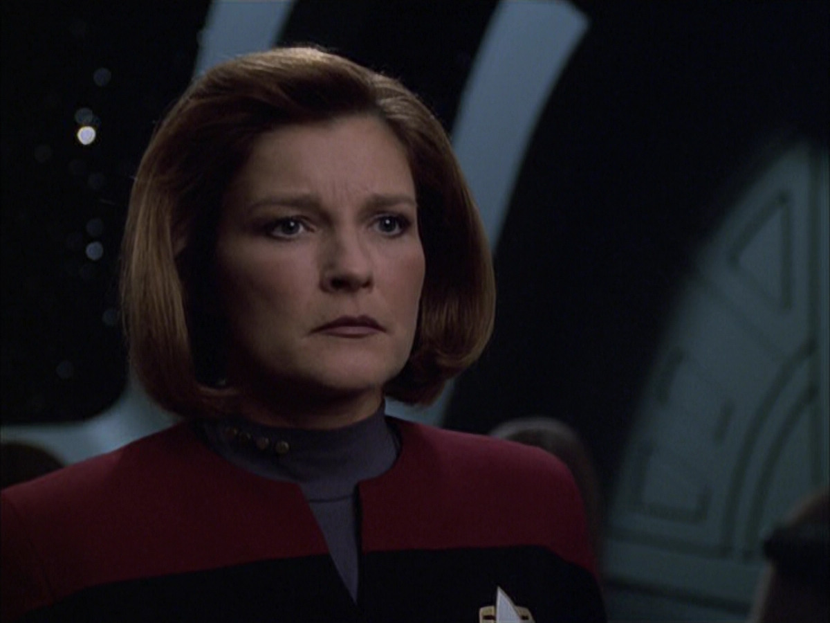 extant_StarTrek_VOY_6x03-BargeOfTheDead_02270.jpg