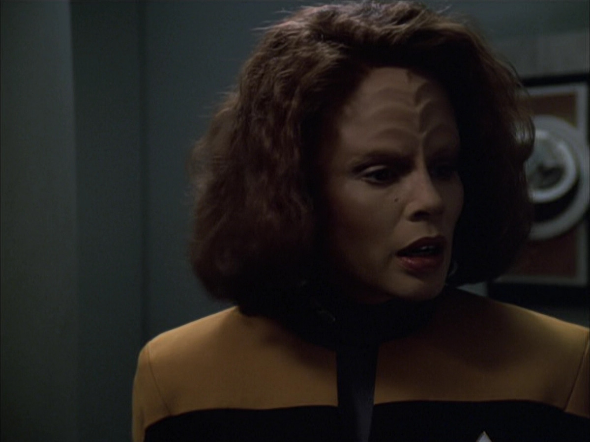 extant_StarTrek_VOY_6x03-BargeOfTheDead_02271.jpg